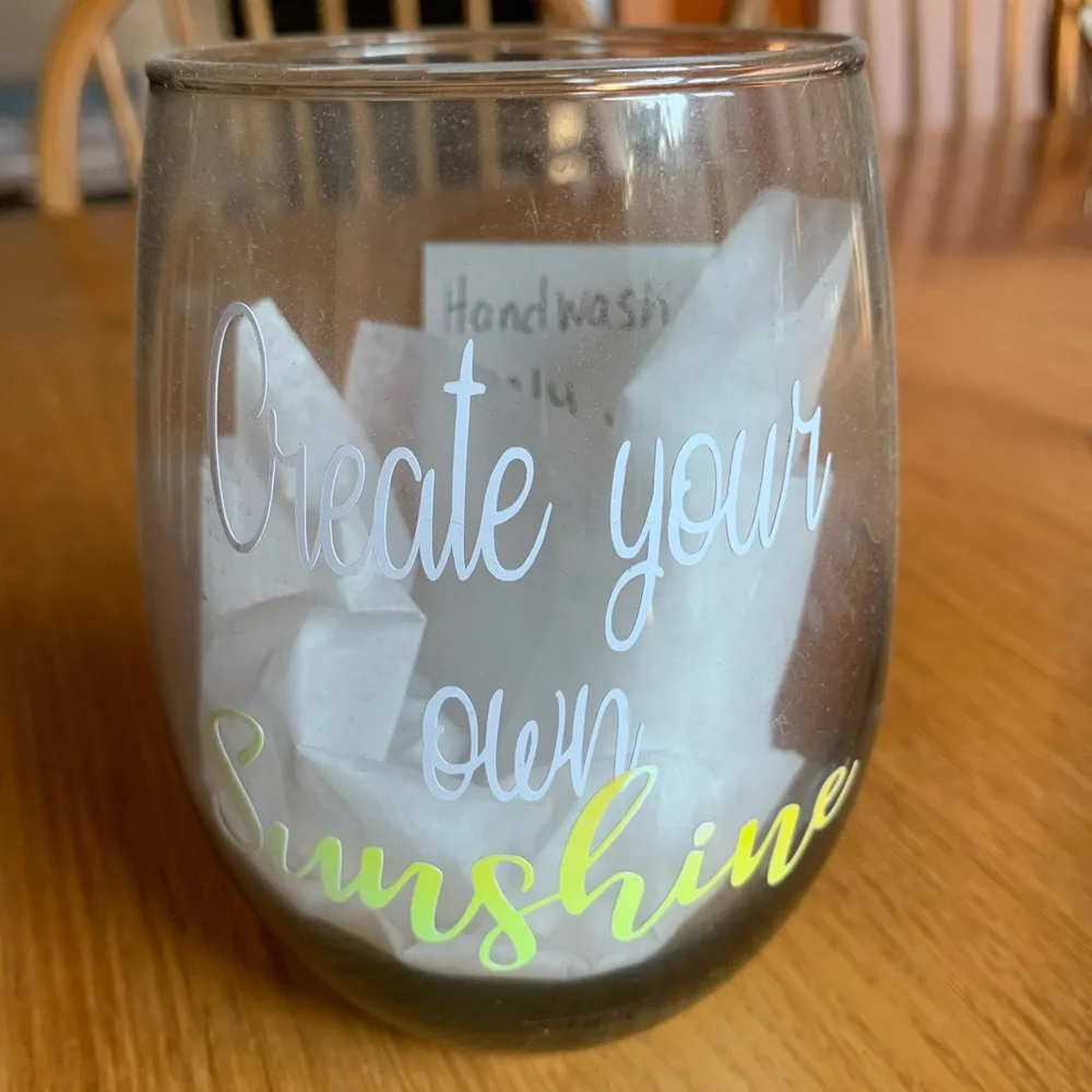 Wine theme items 🍷- Stemless glass, book, ornament, and pineapple wine stopper - Picture 5 of 7